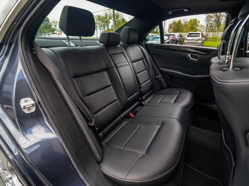 Used 2015 Mercedes-Benz E 250 BlueTEC 4MATIC Sedan image 31