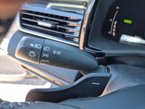Used 2025 Toyota Camry SE FWD image 33