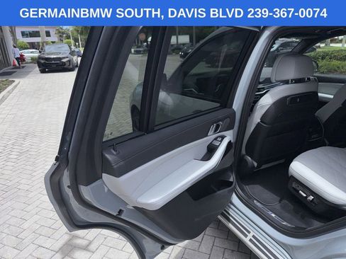 Certified 2024 BMW X7 xDrive40i w/ M Sport Package AWD/4WD image 30