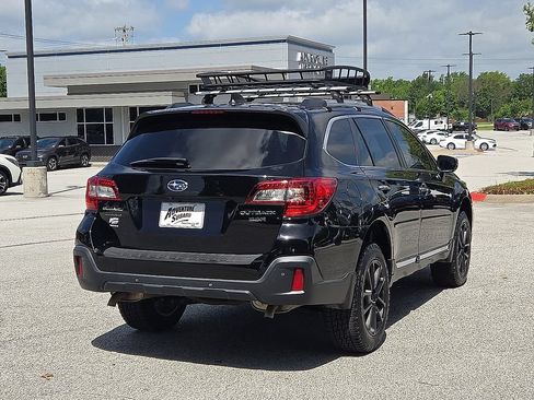 Used 2018 Subaru Outback 3.6R Touring AWD/4WD image 6