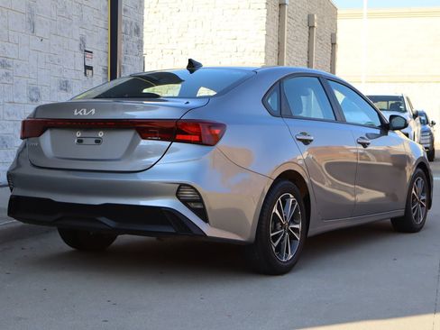 Used 2023 Kia Forte LXS FWD image 3