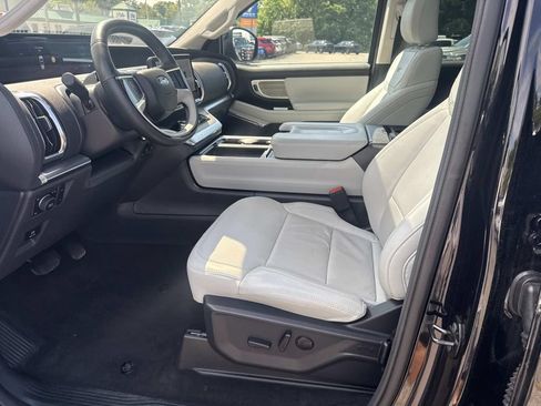 Used 2025 Ford Expedition Platinum w/ Driver's Package AWD/4WD image 20