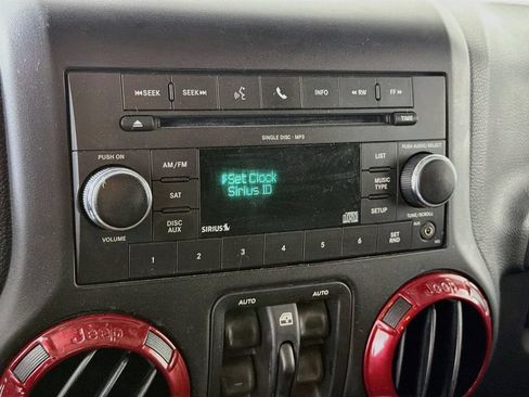 Used 2011 Jeep Wrangler Unlimited Rubicon w/ Connectivity Group AWD/4WD image 24