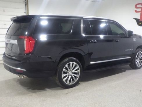 Used 2021 GMC Yukon XL Denali w/ Advanced Technology Package AWD/4WD image 4