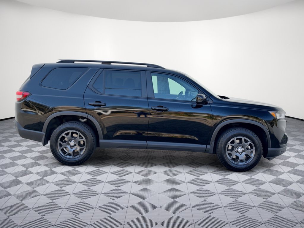 Certified 2025 Honda Pilot TrailSport image 8