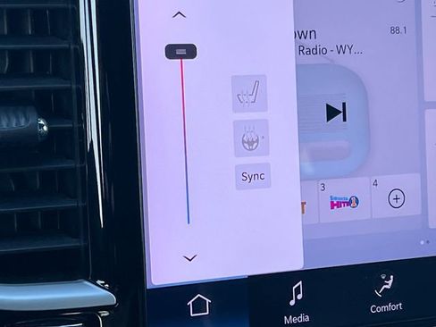 Used 2025 Chrysler Pacifica Select image 26