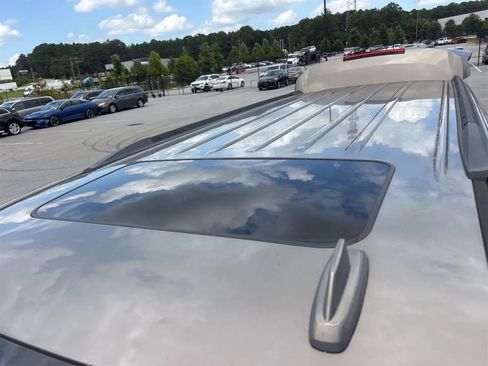 Used 2018 Chevrolet Suburban LT RWD image 15