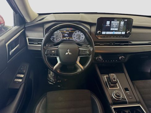 Used 2022 Mitsubishi Outlander SEL Black Edition image 17