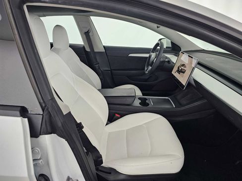 Used 2022 Tesla Model 3 Standard Range image 10