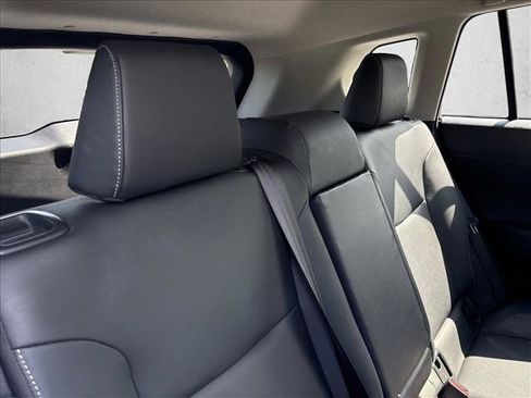 Certified 2025 Toyota Corolla Cross XLE FWD image 25