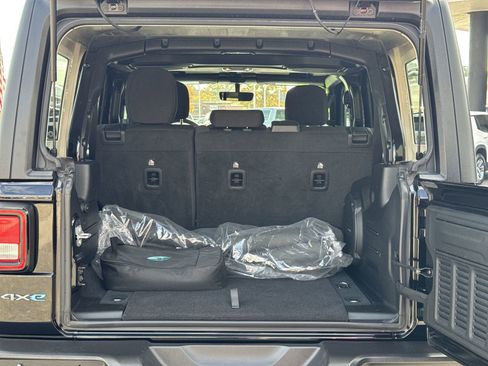 Used 2023 Jeep Wrangler Unlimited w/ 8.4" Radio Group image 31