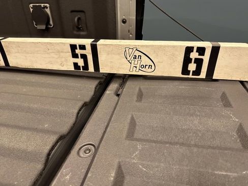 Used 2024 GMC Canyon Denali image 17