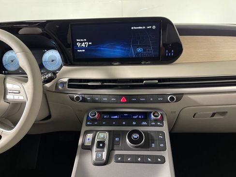 Certified 2023 Hyundai Palisade Limited FWD image 16