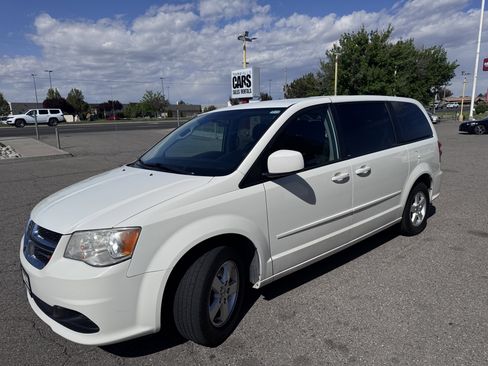Used 2013 Dodge Grand Caravan SXT FWD image 4