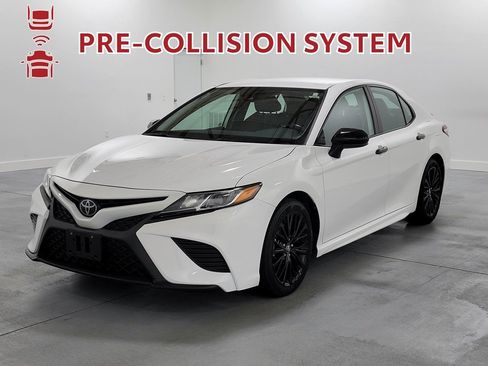 Used 2020 Toyota Camry SE FWD image 4