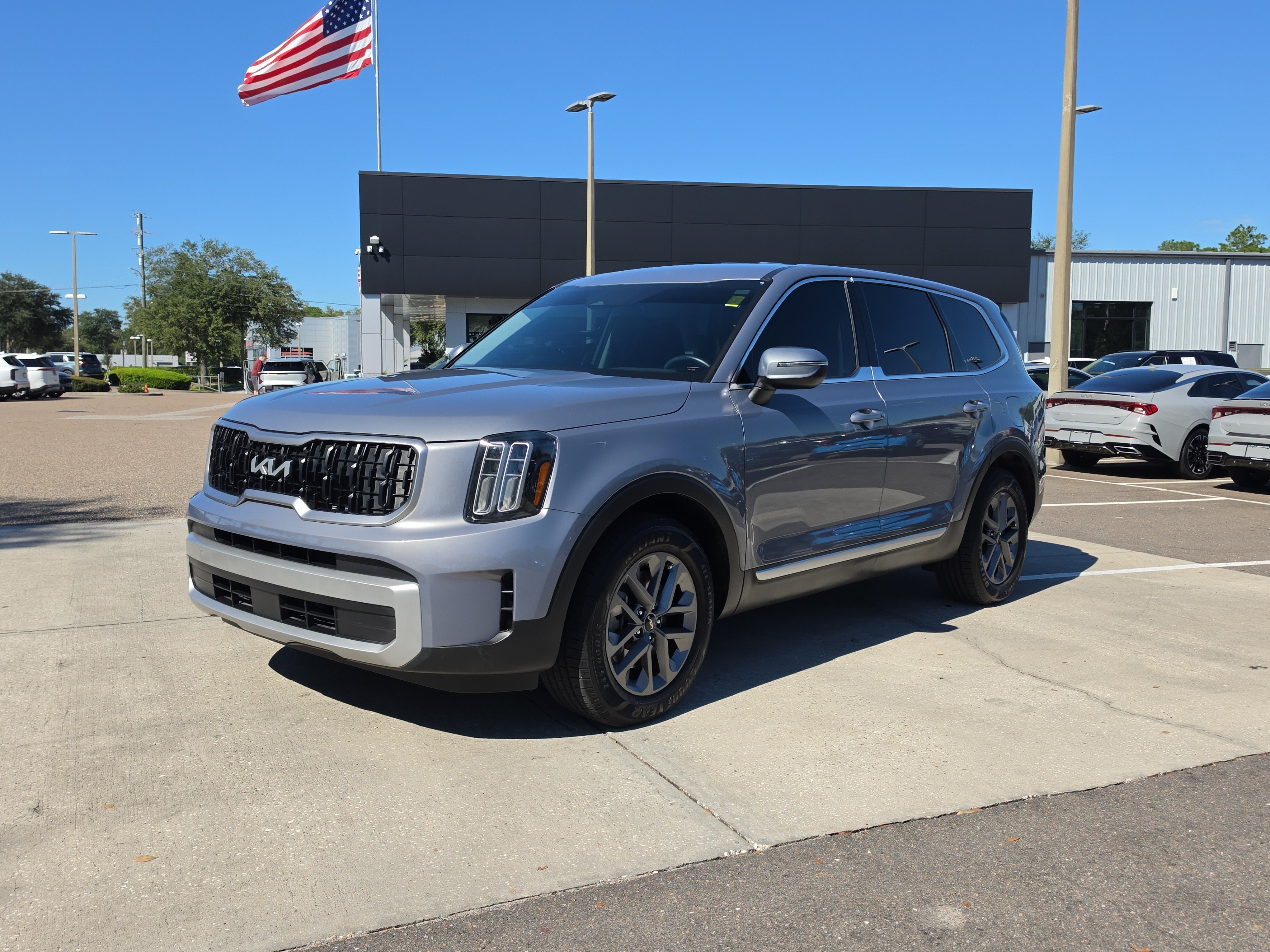Certified 2023 Kia Telluride LX FWD image 4