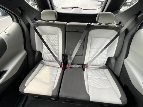 Used 2018 Chevrolet Equinox LT FWD image 11