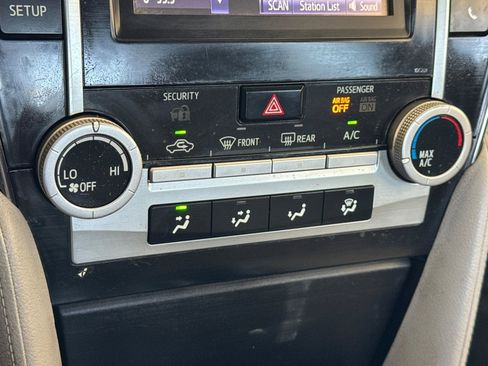 Used 2014 Toyota Camry LE FWD image 19
