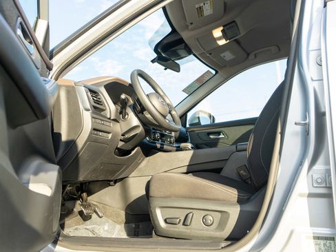 Used 2023 Nissan Rogue SV image 13