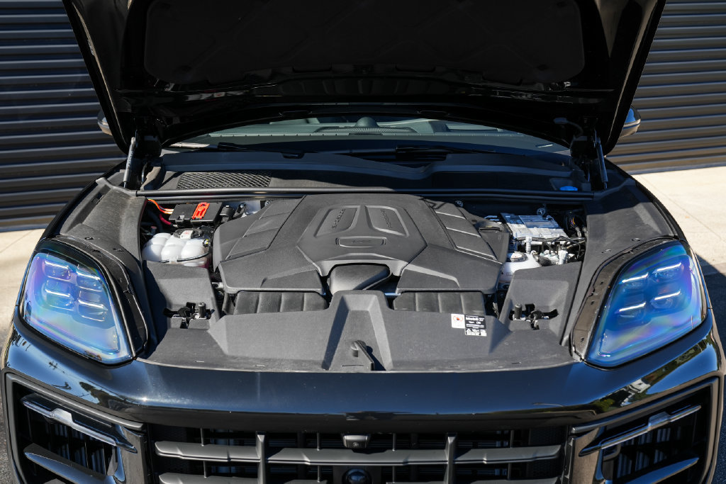 Certified 2026 Porsche Cayenne E-Hybrid AWD/4WD image 10