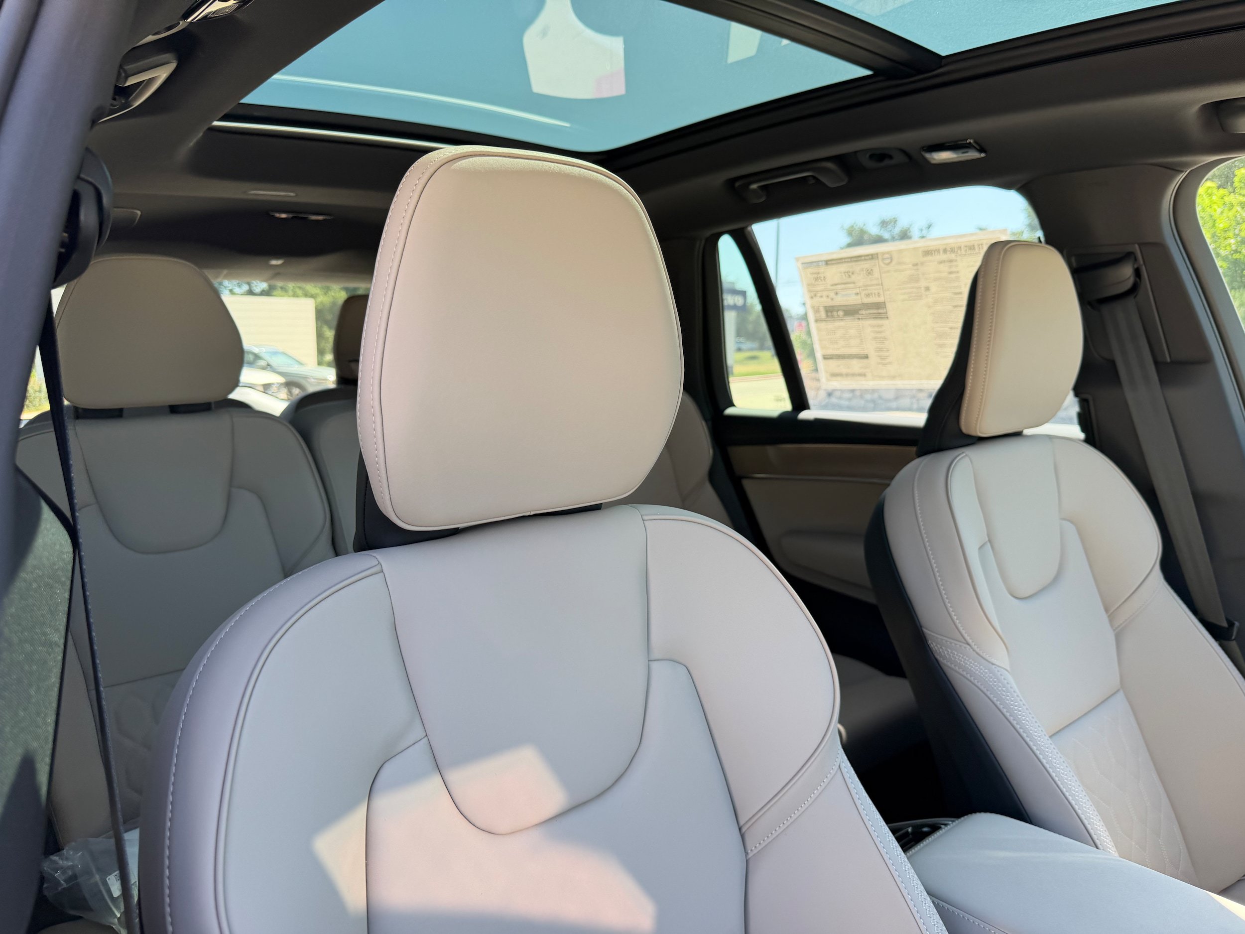 New 2026 Volvo XC90 T8 Plus w/ Protection Package Premier AWD/4WD image 9