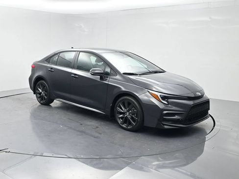 Used 2025 Toyota Corolla SE FWD image 2