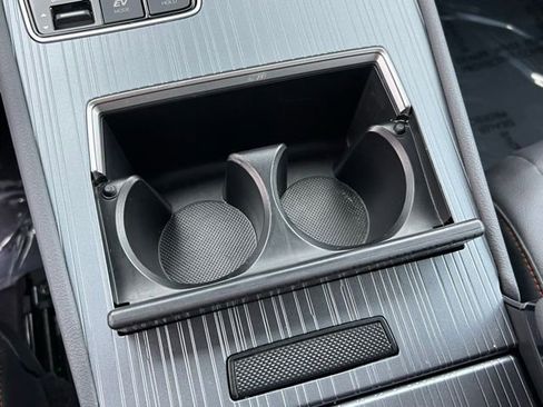 Used 2024 Toyota Sienna XSE image 31