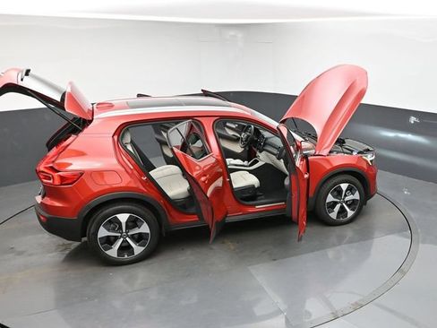Used 2025 Volvo XC40 B5 Plus AWD/4WD image 46