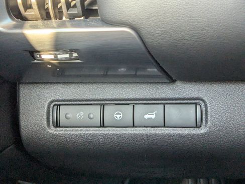 Used 2023 Nissan Pathfinder SL w/ Black Appearance Package AWD/4WD image 33