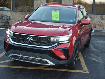 Used 2023 Volkswagen Taos SE w/ Black Wheel Package