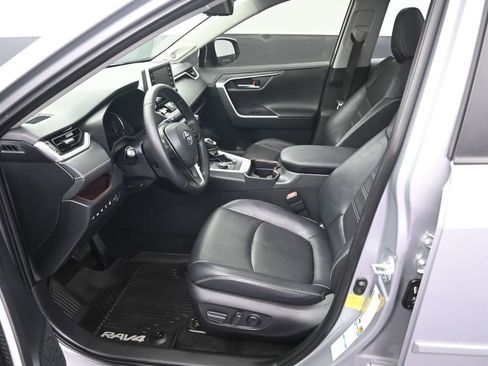 Used 2019 Toyota RAV4 Limited AWD/4WD image 9