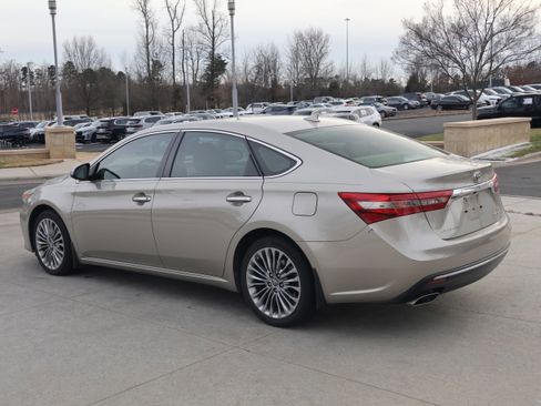 Used 2016 Toyota Avalon Limited image 7