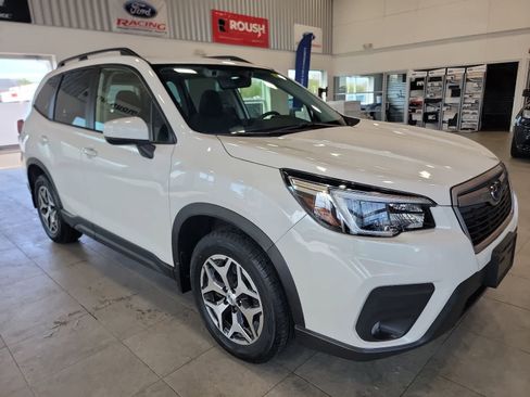 Used 2021 Subaru Forester Premium AWD/4WD image 3