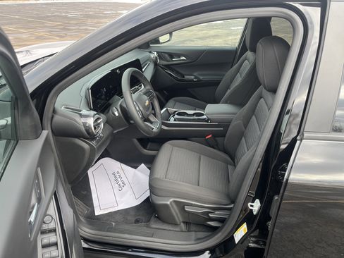 Used 2025 Chevrolet Equinox LT image 9