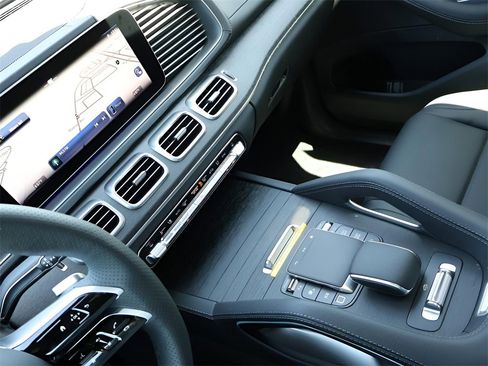 Certified 2025 Mercedes-Benz GLS 450 GLS 450 image 23