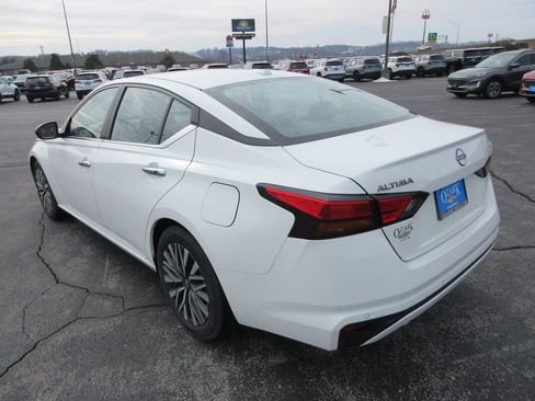 Used 2025 Nissan Altima 2.5 SV image 3