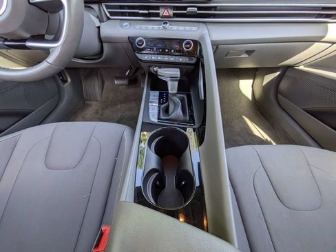 Used 2025 Hyundai Elantra SEL FWD image 18
