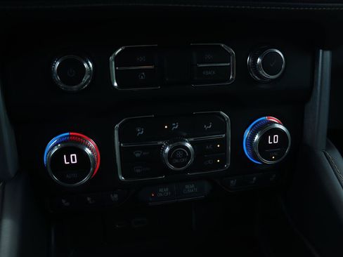 Used 2022 GMC Yukon SLT w/ SLT Premium Package AWD/4WD image 37