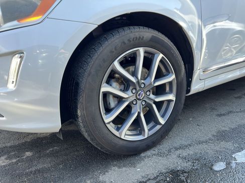 Used 2017 Volvo XC60 T6 Dynamic w/ Preferred Option Package image 7