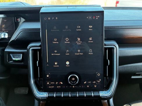 Used 2025 GMC Yukon Denali image 25