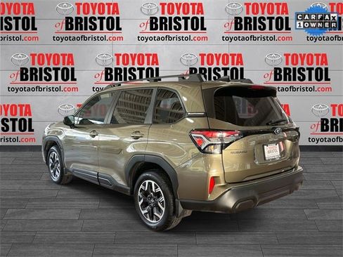 Used 2025 Subaru Forester Premium w/ Convenience Package #2 image 6