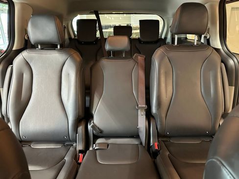 Used 2026 Kia Carnival FWD image 41