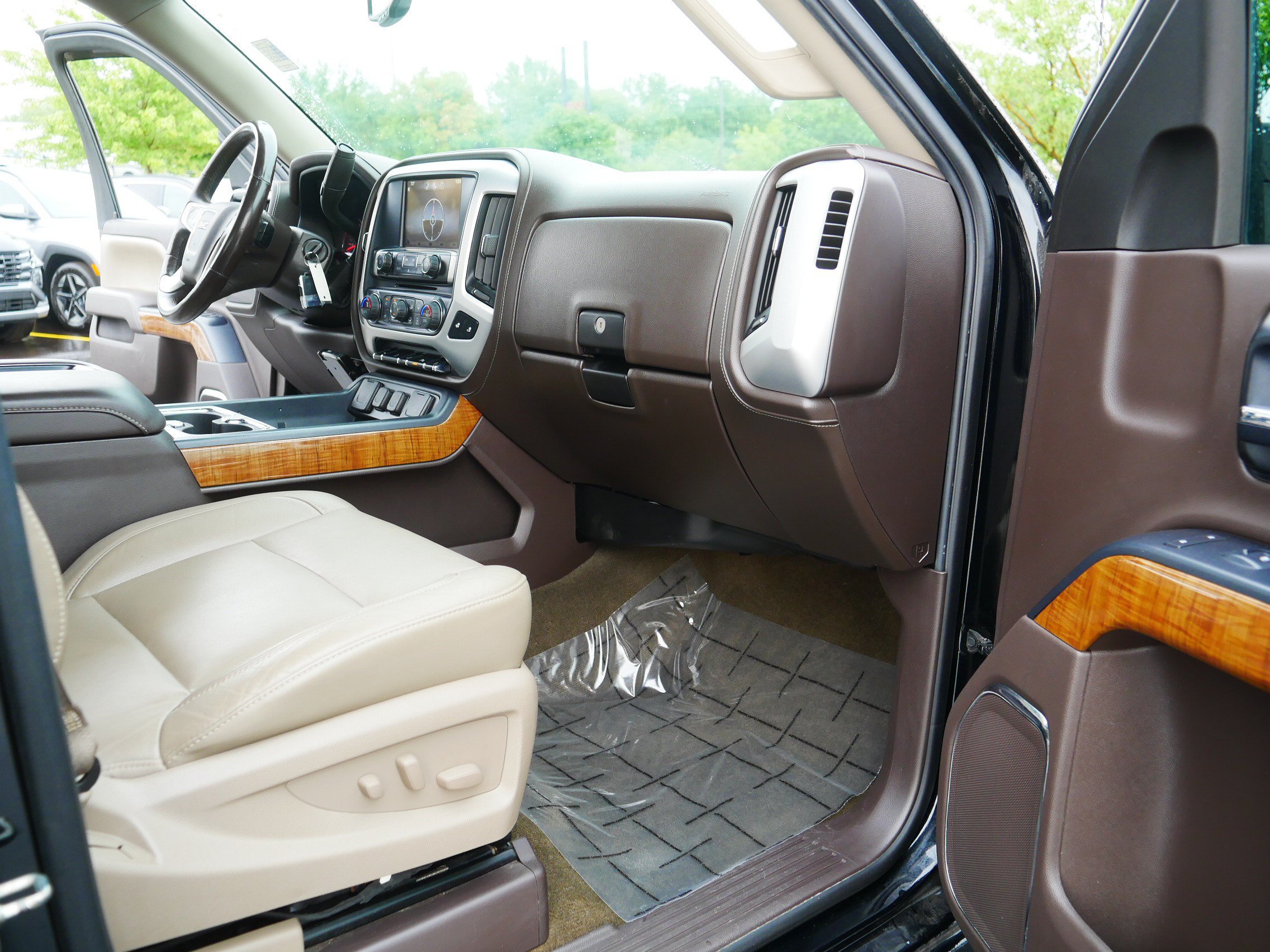 Used 2014 GMC Sierra 1500 SLT w/ SLT Preferred Package AWD/4WD image 18