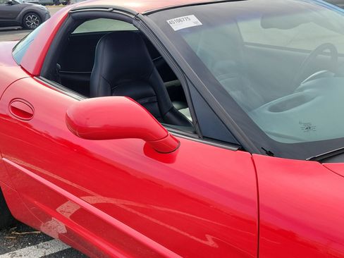 Used 2004 Chevrolet Corvette Coupe w/ Roof Package RWD image 10