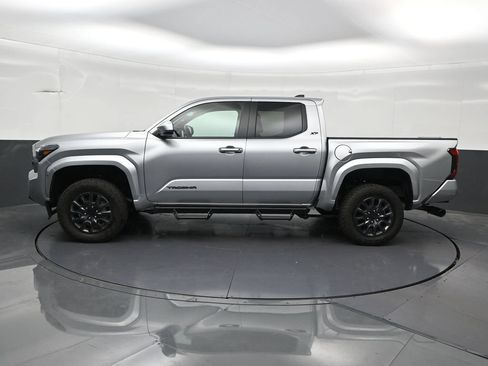 Used 2025 Toyota Tacoma SR5 AWD/4WD image 2