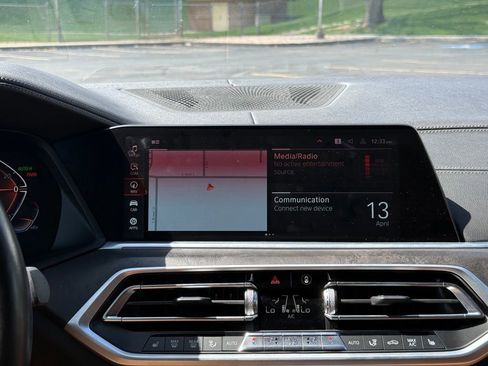 Used 2022 BMW X5 xDrive40i w/ M Sport Package image 13