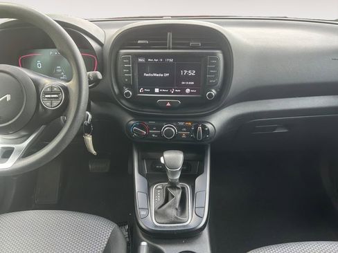Used 2025 Kia Soul LX w/ LX Technology Package image 11