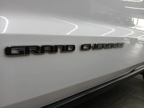 Used 2017 Jeep Grand Cherokee Laredo AWD/4WD image 46