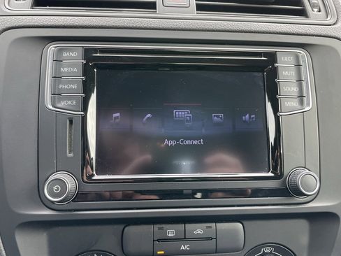 Used 2016 Volkswagen Jetta S image 14