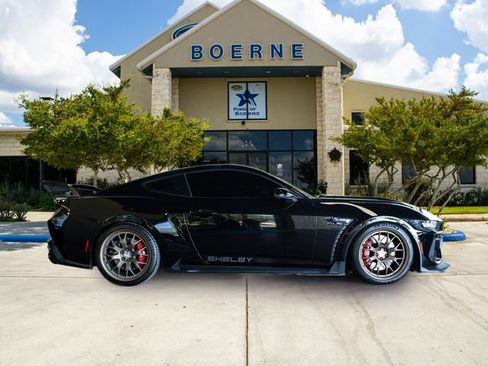 Used 2025 Ford Mustang GT Premium w/ GT Performance Package RWD image 4